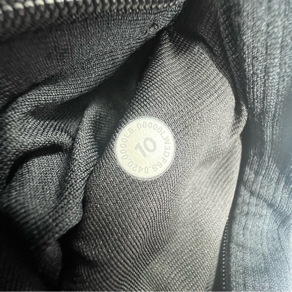 Lululemon black engineered wool half zip. Size 8.  Excellent Condition. - Picture 3 of 5